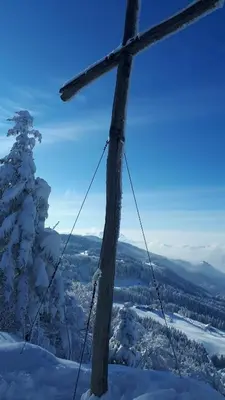 Ein allgemeiner Bergblick oder ein Berglick von der Ferienwohnung aus