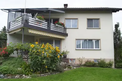Ein Garten an der Unterkunft Ferienwohnung Beate