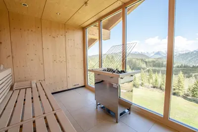 Ein allgemeiner Bergblick oder ein Berglick von des Hotels aus