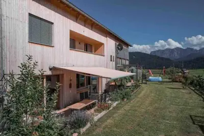 Ein allgemeiner Bergblick oder ein Berglick von der Ferienwohnung aus