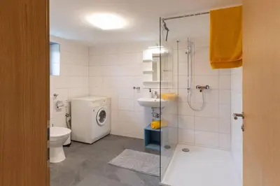 Ein Badezimmer in der Unterkunft Rosenhaus 3