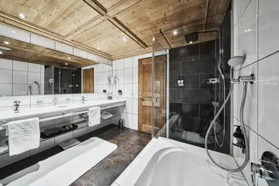 Ein Badezimmer in der Unterkunft Burg Vital Resort