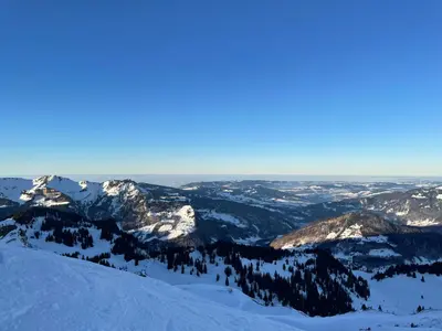 Ein allgemeiner Bergblick oder ein Berglick von der Ferienwohnung aus