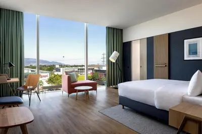Ein Bett oder Betten in einem Zimmer der Unterkunft Four Points by Sheraton Panoramahaus Dornbirn