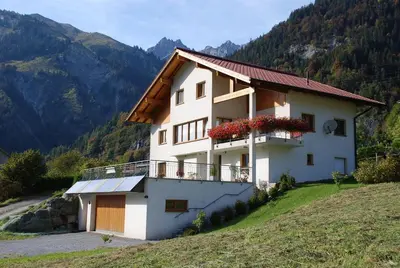 Ein allgemeiner Bergblick oder ein Berglick von der Ferienwohnung aus