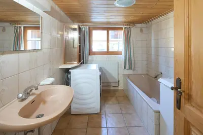 Ein Badezimmer in der Unterkunft Bauernhaus am Pfänderhang mit Seeblick