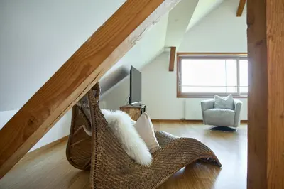 Ein Sitzbereich in der Unterkunft Außergewöhnliches Loft am Pfänderhang mit Seeblick