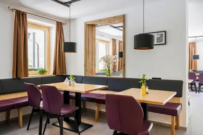 Ein Sitzbereich in der Unterkunft Lisas Schröcken
