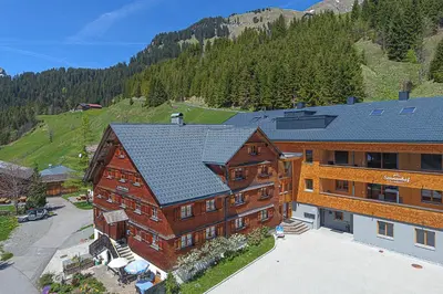 Ein allgemeiner Bergblick oder ein Berglick von der Ferienwohnung aus