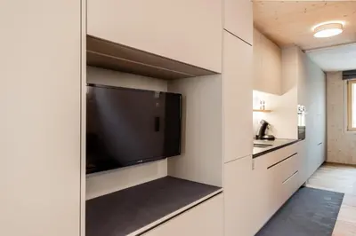 Küche/Küchenzeile in der Unterkunft Boutique Apartment Mellau inklusive gefülltem Kühlschrank bei Anreise