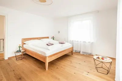 Ein Bett oder Betten in einem Zimmer der Unterkunft Haus im Zentrum mit Garten