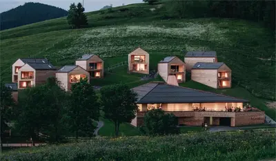 Ein allgemeiner Bergblick oder ein Berglick von des Chalets aus