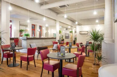 Ein Restaurant oder anderes Speiselokal in der Unterkunft JUFA Hotel Bregenz