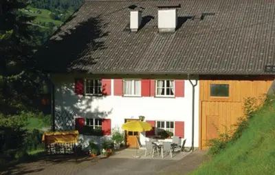 Das Gebäude in dem sich die Ferienwohnung befindet