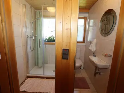 Ein Badezimmer in der Unterkunft Ferienhaus Türtscher 1