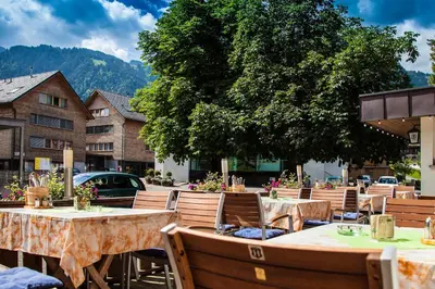 Ein allgemeiner Bergblick oder ein Berglick von der Pension aus