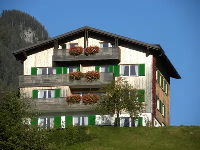 Das Gebäude in dem sich die Pension befindet