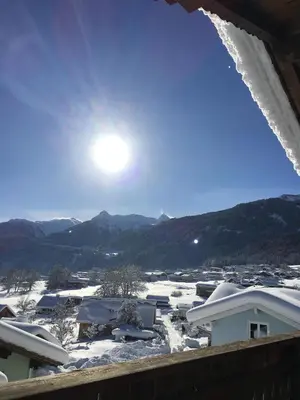 Ein allgemeiner Bergblick oder ein Berglick von der Ferienwohnung aus