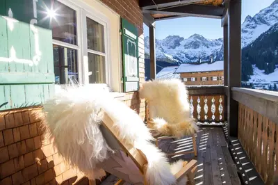 Ein allgemeiner Bergblick oder ein Berglick von der Pension aus