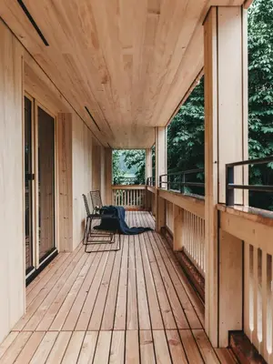 Ein Balkon oder eine Terrasse in der Unterkunft Naturhotel Chesa Valisa