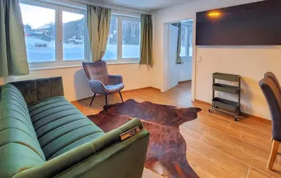 Ein Sitzbereich in der Unterkunft Arlberg-Schmiede