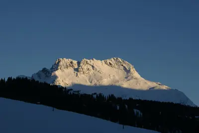 Ein allgemeiner Bergblick oder ein Berglick von der Ferienwohnung aus