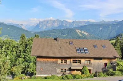 Ein allgemeiner Bergblick oder ein Berglick von der Ferienwohnung aus