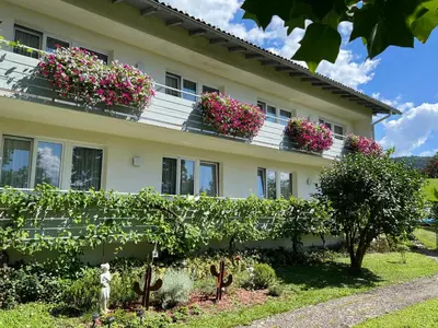Ein Garten an der Unterkunft Hotel-Pension Sternen