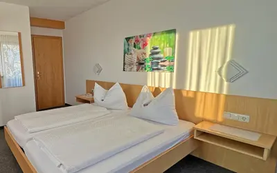 Ein Bett oder Betten in einem Zimmer der Unterkunft Hotel-Pension Sternen