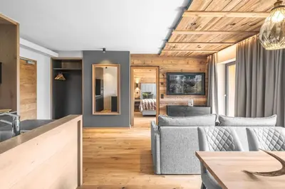 Ein Sitzbereich in der Unterkunft Lech Valley Lodge
