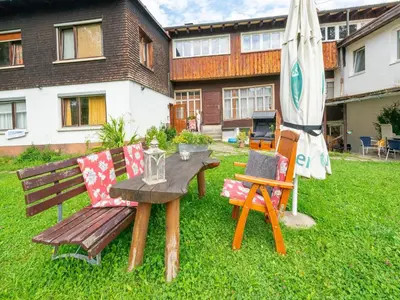 Ein Garten an der Unterkunft Chalet in Sibratsgfäll near Ski Slopes