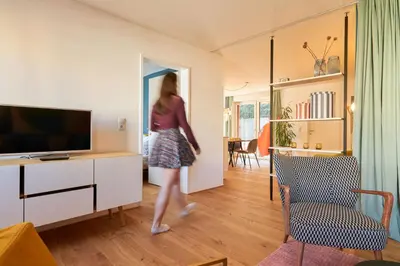 TV/Unterhaltungsangebot in der Unterkunft Rotes Haus Bregenz Pop-Up Wohnung