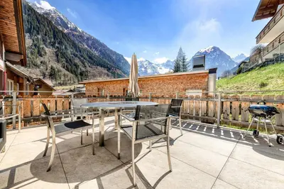 Ein allgemeiner Bergblick oder ein Berglick von der Ferienwohnung aus