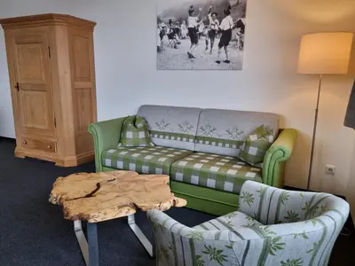 Ein Sitzbereich in der Unterkunft Gästehaus Alpina