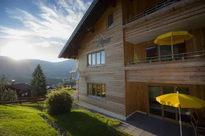Ein allgemeiner Bergblick oder ein Berglick von der Ferienwohnung aus