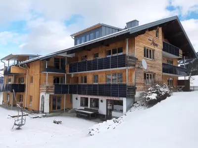 Das Gebäude in dem sich die Ferienwohnung befindet