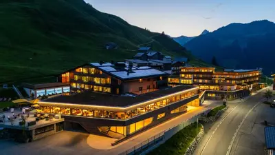 Ein allgemeiner Bergblick oder ein Berglick von des Hotels aus