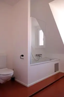 Ein Badezimmer in der Unterkunft Bright + Cozy Dachgeschoß Maisonette im Zentrum