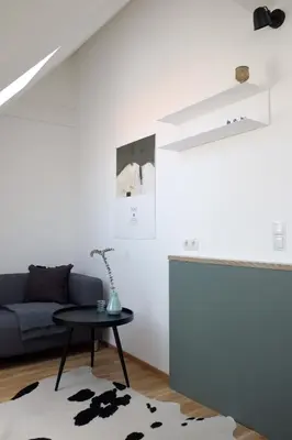 Ein Sitzbereich in der Unterkunft Bright + Cozy Dachgeschoß Maisonette im Zentrum