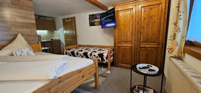 Ein Bett oder Betten in einem Zimmer der Unterkunft Ferienwohnung Zunzer