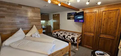 Ein Bett oder Betten in einem Zimmer der Unterkunft Ferienwohnung Zunzer