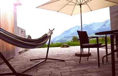 Ein allgemeiner Bergblick oder ein Berglick von der Ferienwohnung aus
