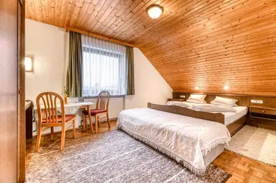 Ein Bett oder Betten in einem Zimmer der Unterkunft Gasthaus Hecht
