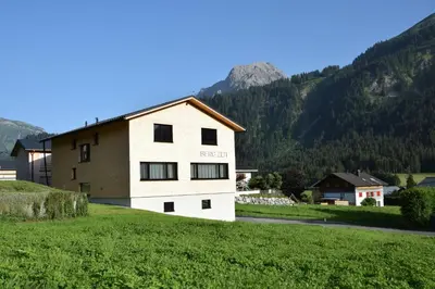 Ein allgemeiner Bergblick oder ein Berglick von der Ferienwohnung aus