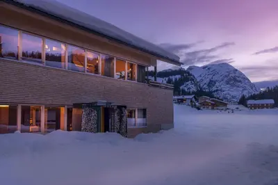 Design Chalets Lech im Winter