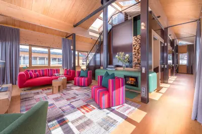 Ein Sitzbereich in der Unterkunft Design Chalets Lech