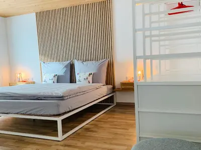 Ein Bett oder Betten in einem Zimmer der Unterkunft Dorf(er)leben Ferienwohnung im Kleinwalsertal