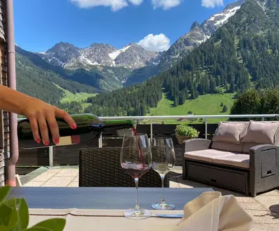 Ein allgemeiner Bergblick oder ein Berglick von der Ferienwohnung aus