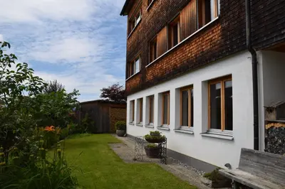Ein Garten an der Unterkunft Ferienwohnung auf der sonnigen Südseite
