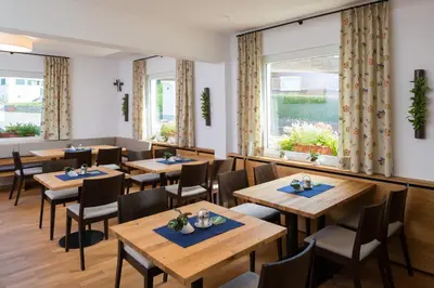 Ein Restaurant oder anderes Speiselokal in der Unterkunft Wellenhof Bodensee